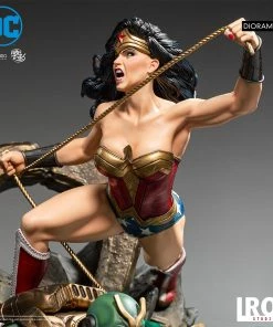 Wonder Woman Vs Darkseid Diorama 1/6 – DC Comics By Ivan Reis Iron Studios