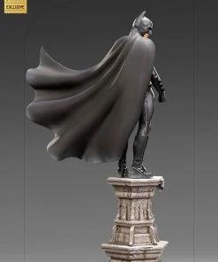 Batman Deluxe 1:10 Scale Statue By Iron Studios Art Scale - Sideshow Con Exclusive