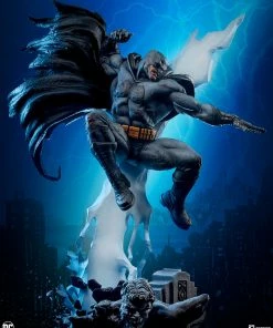Batman: The Dark Knight Returns Premium Format™ Figure By Sideshow Collectibles