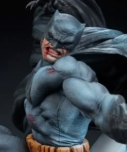 Batman: The Dark Knight Returns Premium Format™ Figure By Sideshow Collectibles