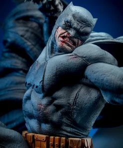 Batman: The Dark Knight Returns Premium Format™ Figure By Sideshow Collectibles